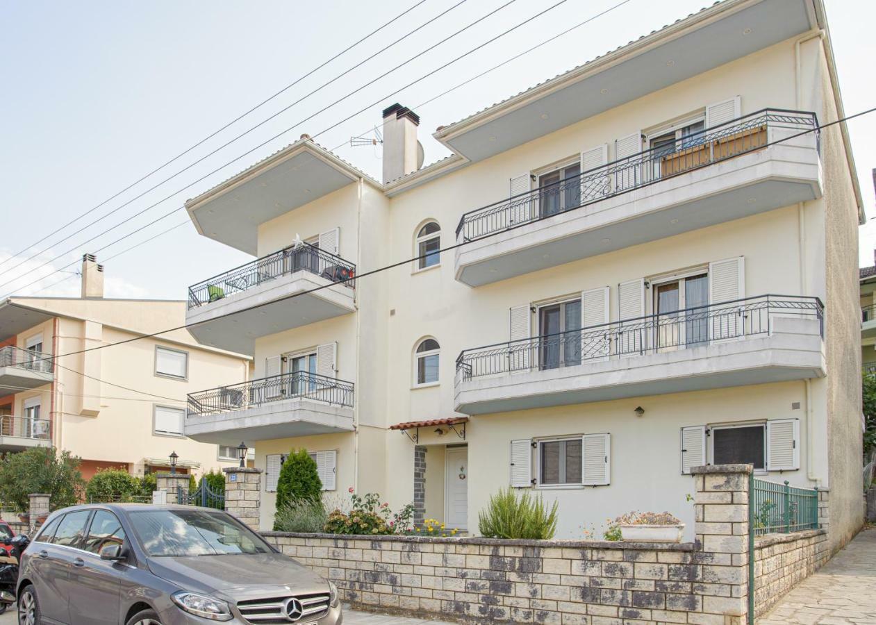 La Casa - Traditionally Elegant Apt 38M2 W Prk Grd ヨアニナ エクステリア 写真